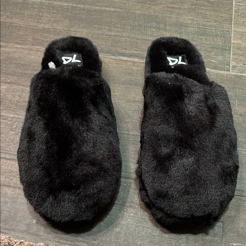 DL Black Fuzzy Slippers